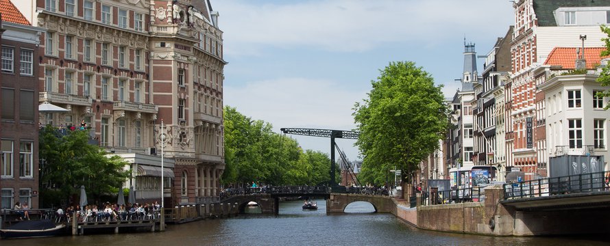"amsterdam" (CC BY 2.0) by niessbernard