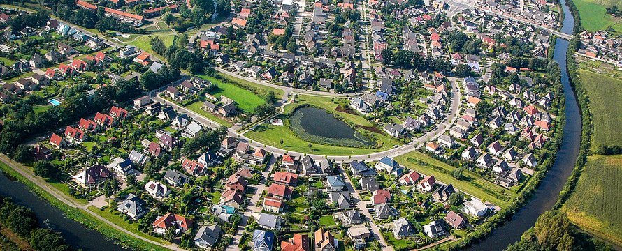 "Fly away in a Robinson r22 beta" (CC BY 2.0) by archangel 12