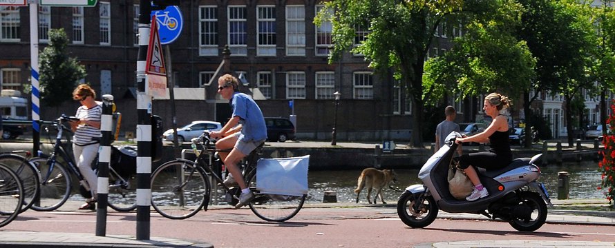 "Scooter Girl" (CC BY 2.0) by FaceMePLS