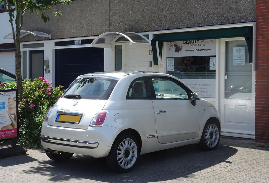 Beautysalon (voor haarverzorging, styling, nagelverzorging en massages) in Rotterdam Ommoord