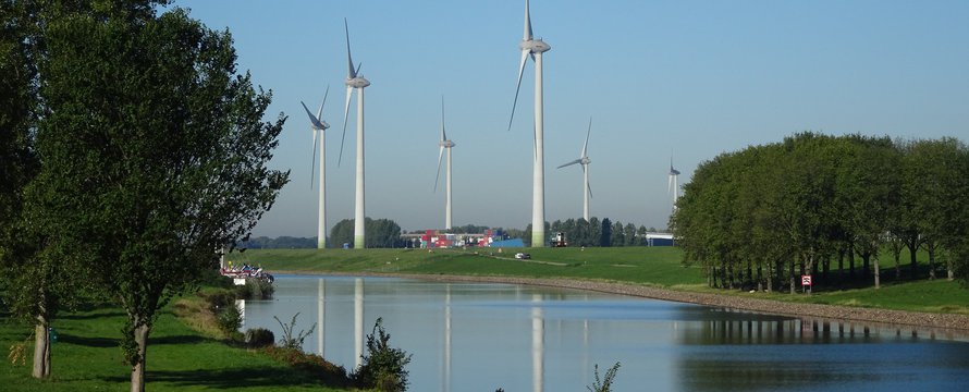 Windmolen in landschap -> Windmolens 27-9-18" (CC BY 2.0) by Bas van Oorschot