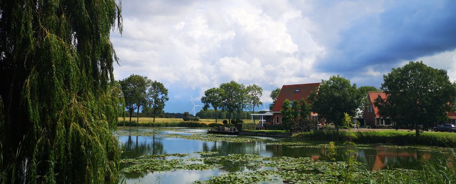 Brielle, Netherlands" (Public Domain) by crash71100
