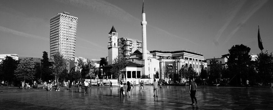 Skanderbeg Square, Tirana" (CC BY 2.0) by Andrew Milligan sumo