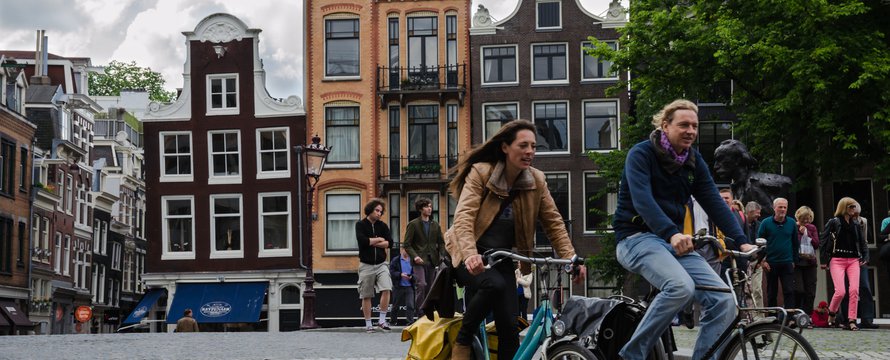 Mensen Amsterdam straat - Wikimedia Commons