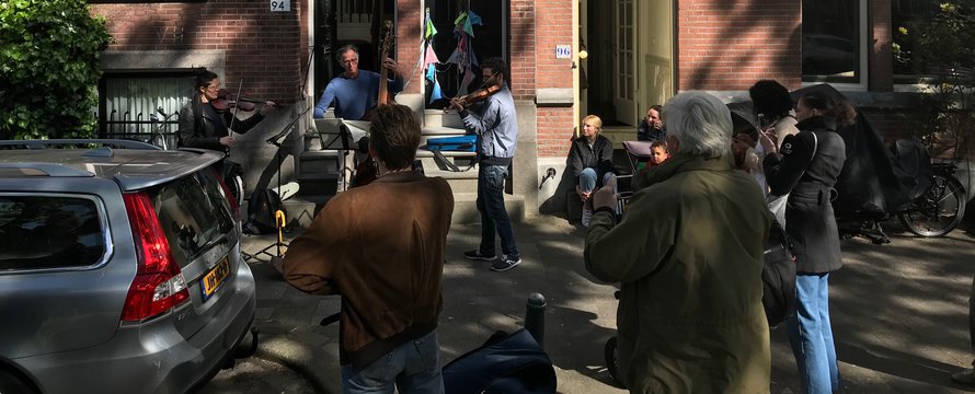 Concert voor buurtbewoners in Kralingen - mei 2020 (foto: Els Leclercq)