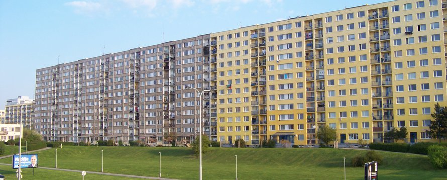 Praag panelák woningbouw complex Oost-Europa > Door ŠJů, Wikimedia Commons - 2020