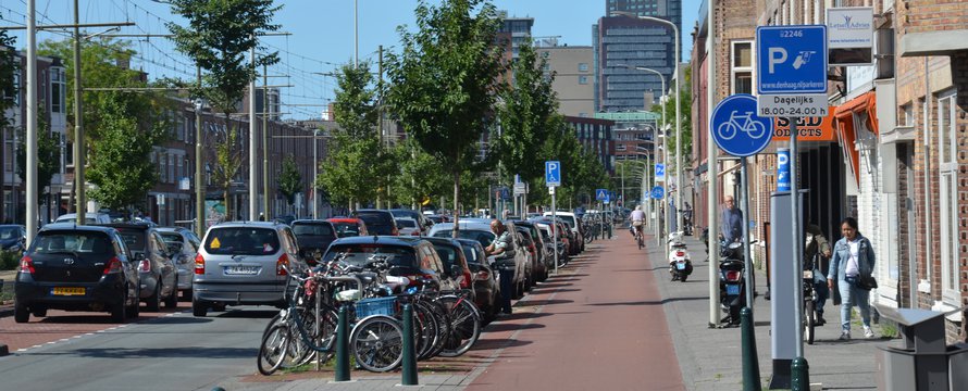 Rijswijkseweg Den Haag parkeren wonen weg - Wikimedia Commons, 2020