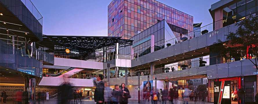 Sanlitun Village_ SPLCorp (CC BY-SA 3.0)