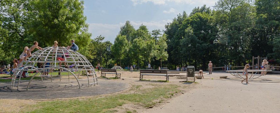 Aldo van Eyck Speeltuin Vondelpark_MartinStevens_wikimedia commons