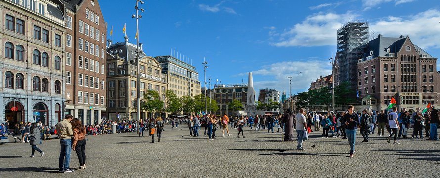 Amsterdam plein mensen - Pixabay, 2020