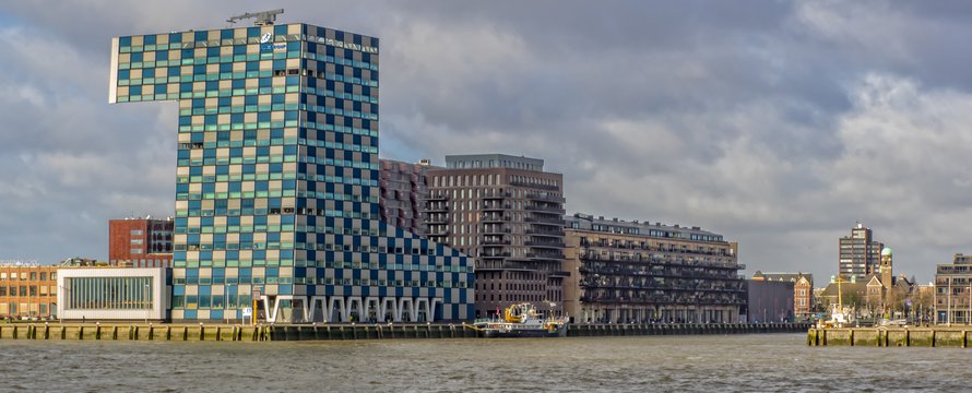 Lloydpier Rotterdam E-M1