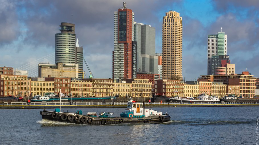 "Katendrecht en Kop van Zuid - Maashaven" (CC BY 2.0) by Frans Berkelaar