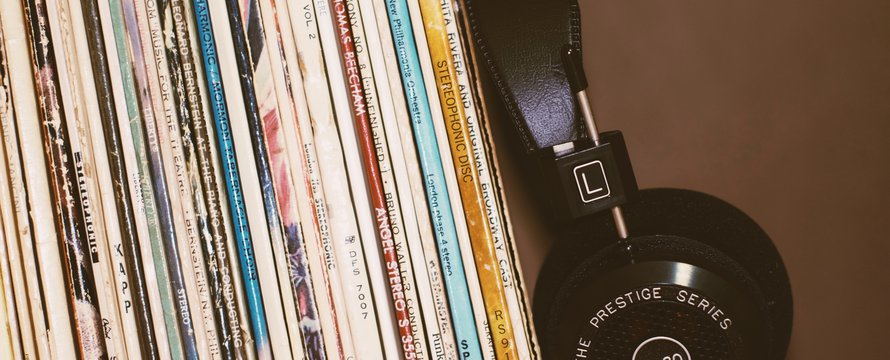 muziekplaten ->Photo by MARK S. on Unsplash