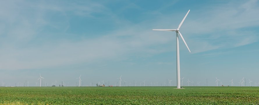 Windmolens in landschap