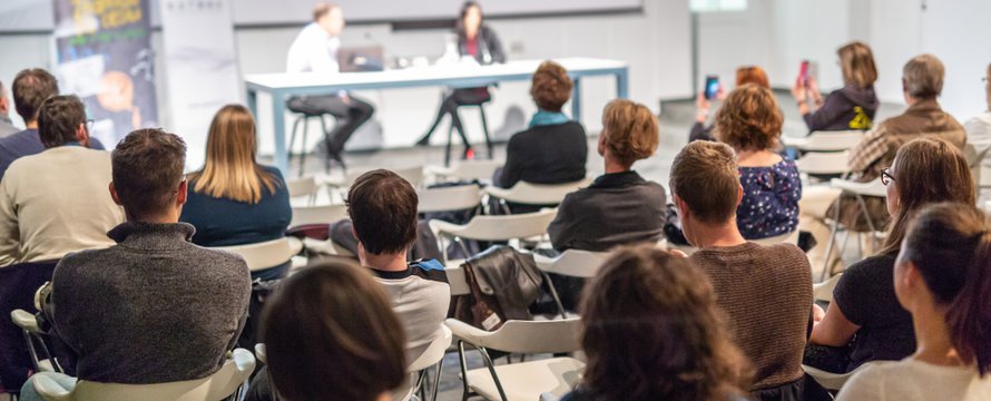 Discussiepanel bij een conferentie