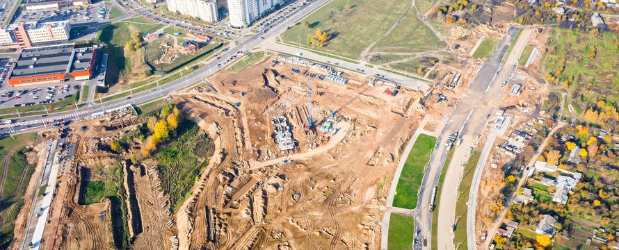 Nieuwbouw langs een snelweg