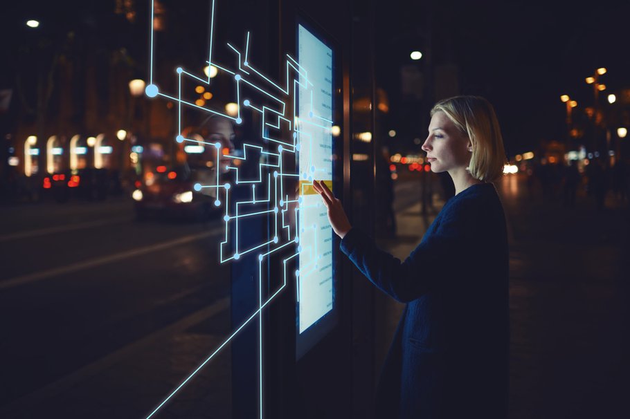 Persoon met futuristische technologie