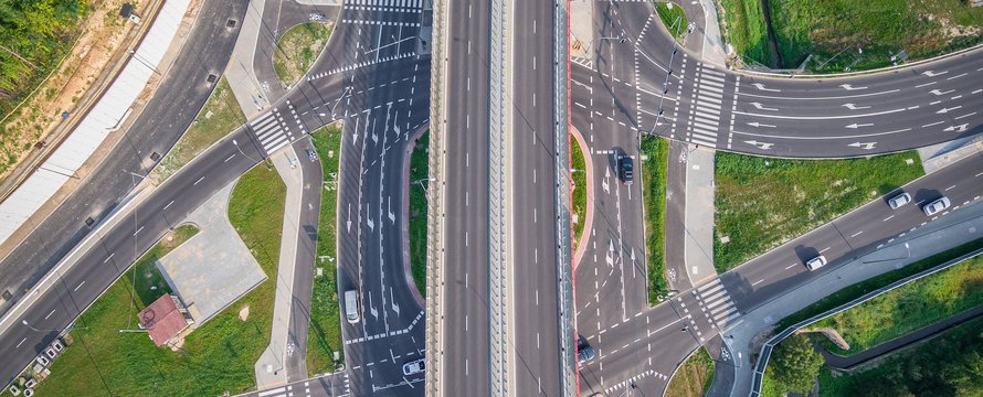 Snelweg kruispunt infrastructuur wegen