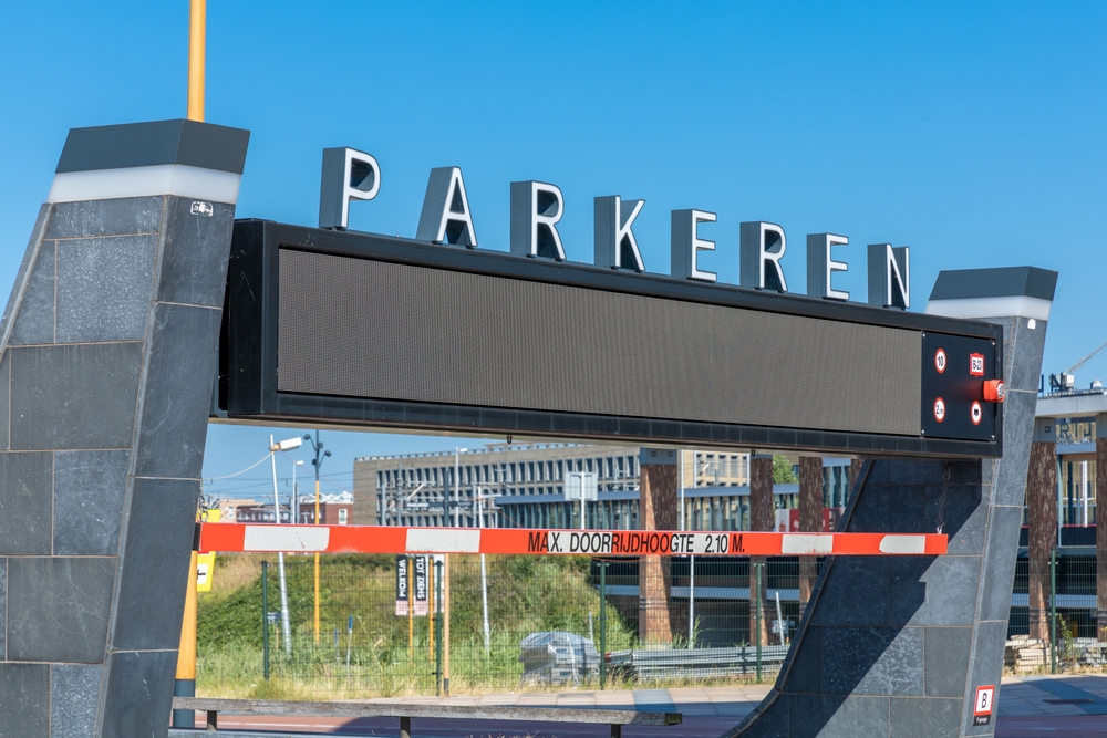 Minder auto’s in de wijk, meer ruimte voor woningbouw